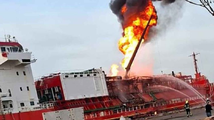 Odessa’da Türkiye bayraklı LNG tankerine İHA saldırısı: Mürettebat tahliye edildi