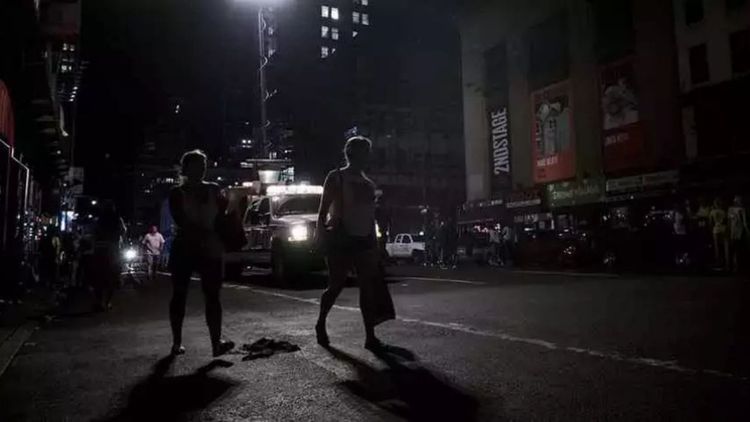 ABD'de 230 bin ev karanlığa gömüldü