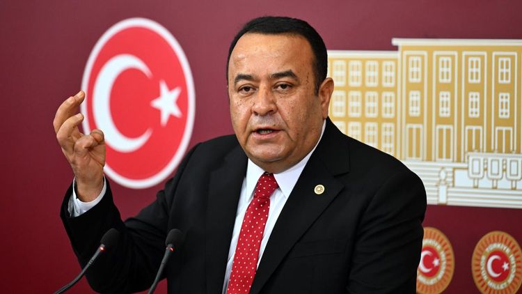 CHP’de yaprak dökümü sürüyor: Ankara Milletvekili Adnan Beker istifa etti