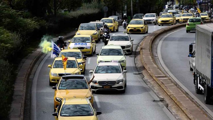 Atina’da taksiciler kontak kapattı
