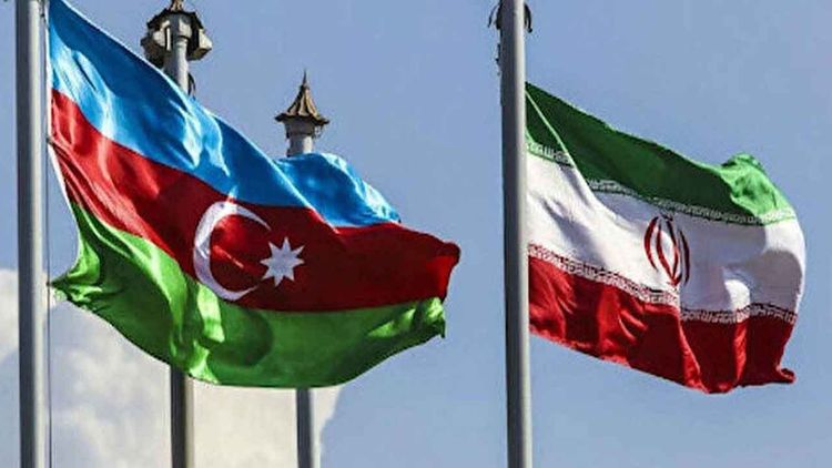 Azerbaycan, İran’daki diplomatlarını geri çekti