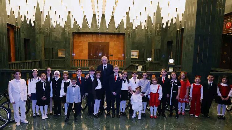 Cumhurbaşkanı Erdoğan çocukları Külliye’de ağırladı: Her biriniz bizim umudumuzsunuz