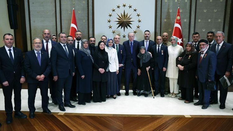 Cumhurbaşkanı Erdoğan, şehit aileleriyle bir araya geldi
