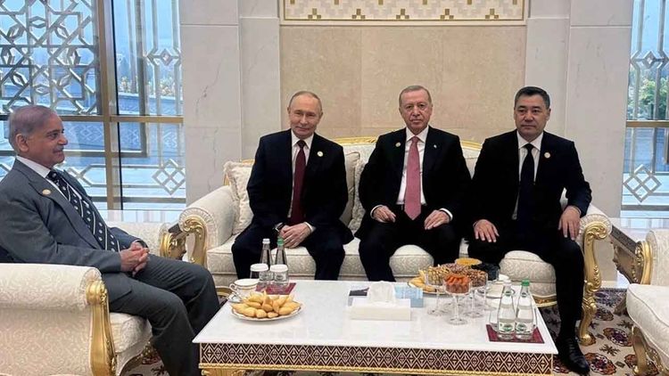 Başkan Erdoğan Türkmenistan'da Putin, Şahbaz Şerif ve Serdar Berdimuhamedov ile görüştü