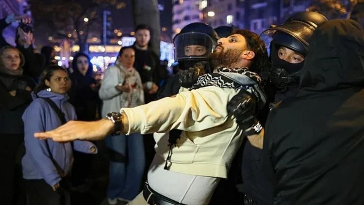 Berlin’de Filistin’e destek gösterisine polisten sert müdahale