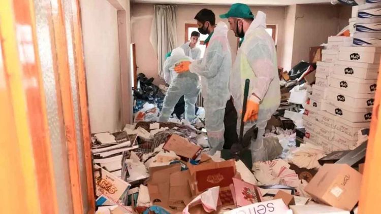 Osmangazi’deki 'çöp ev'den yaklaşık 20 ton atık çıkarıldı
