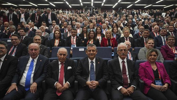 Taceddin Kutay CHP Kurultayını Yazdı: Okul Müsameresi Gibi