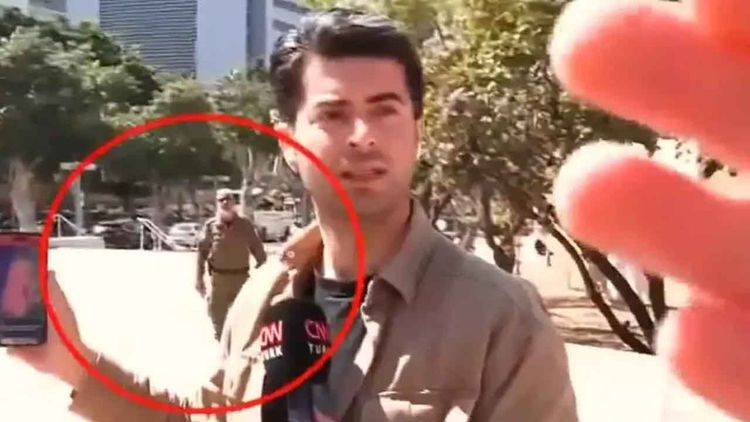 Terör devleti İsrail’in askerleri CNN TÜRK ekibini Tel Aviv’de gözaltına aldı