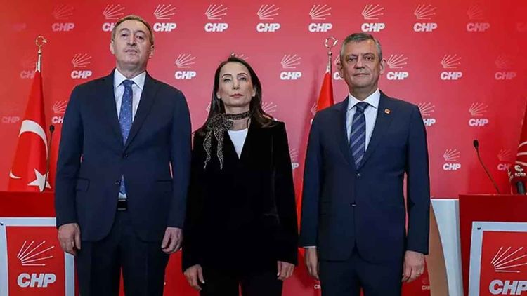 Özgür Özel terör örgütü SDG’nin sözcülüğüne soyunarak Suriye’deki Ahmed Şara hükümetini hedef aldı