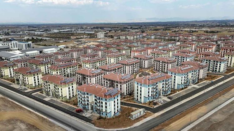 Bakan Kurum ‘deprem konutları faizle satılıyor’ iddialarını yalanladı: 18 yıl faizsiz sabit