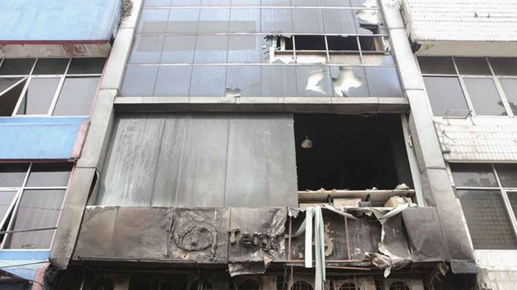 Endonezya'da 7 katlı binada çıkan yangında 22 kişi hayatını kaybetti