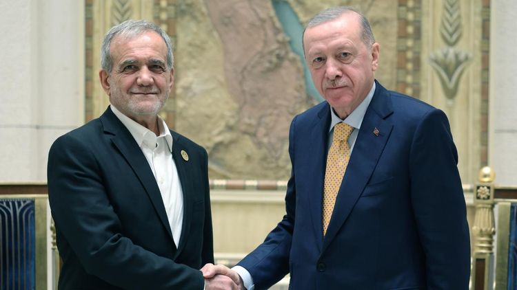 Erdoğan'dan kritik temas: Pezeşkiyan ile görüştü