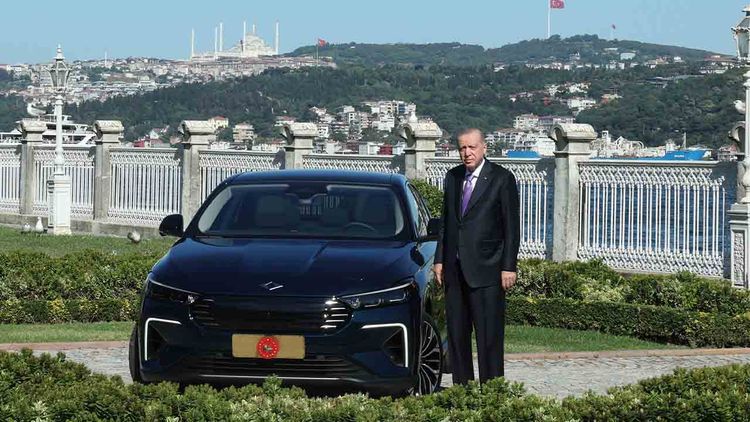 Başkan Erdoğan Togg'un yeni modeli T10F'yi test etti