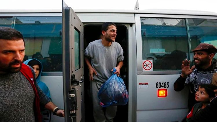 Terör devleti İsrail'in serbest bıraktığı Filistinli esirler Deyr Belah'a getirildi