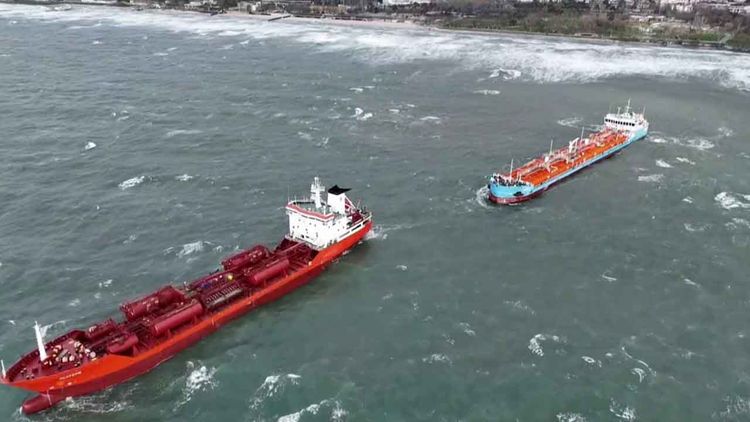 İstanbul Florya açıklarında 2 tankerden acil durum çağrısı