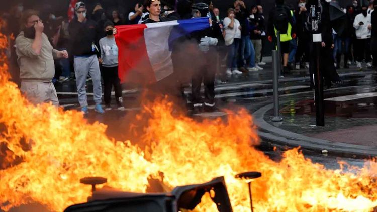 Fransa’da Macron karşıtları sokakları ateşe verdi: Gösterilerde 675 gözaltı