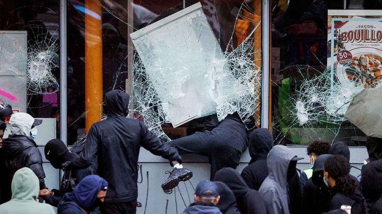 Fransa’da kısmi sokağa çıkma yasağı kararı