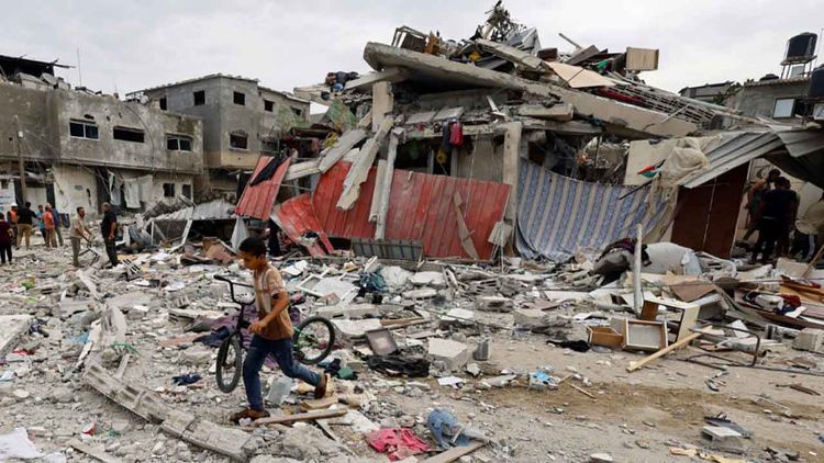 Terör devleti İsrail, Gazze'ye bomba yağdırdı