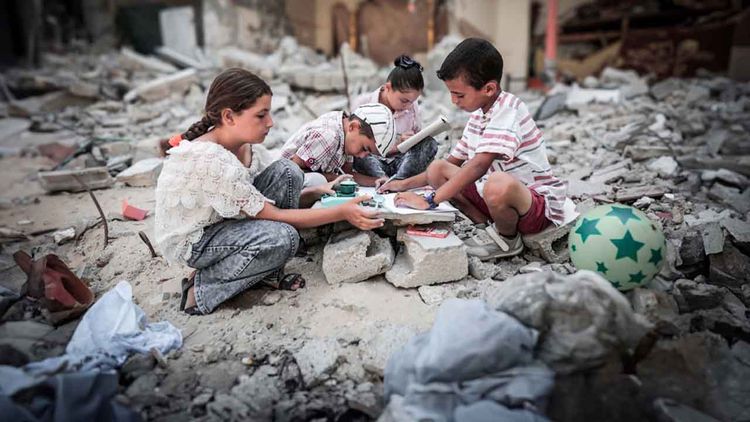 Tercüme | Huda Skaik: Gazze’de çocuklar bayram kıyafeti yerine kefen giydi