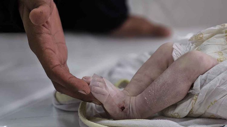 Terörist İsrail’in soykırımını sürdürdüğü Gazze’de bir bebek daha soğuktan şehit oldu