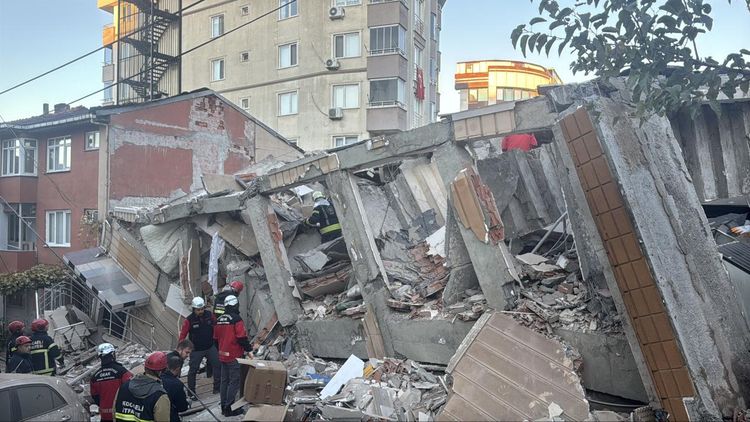 Kocaeli'de 7 katlı bina çöktü