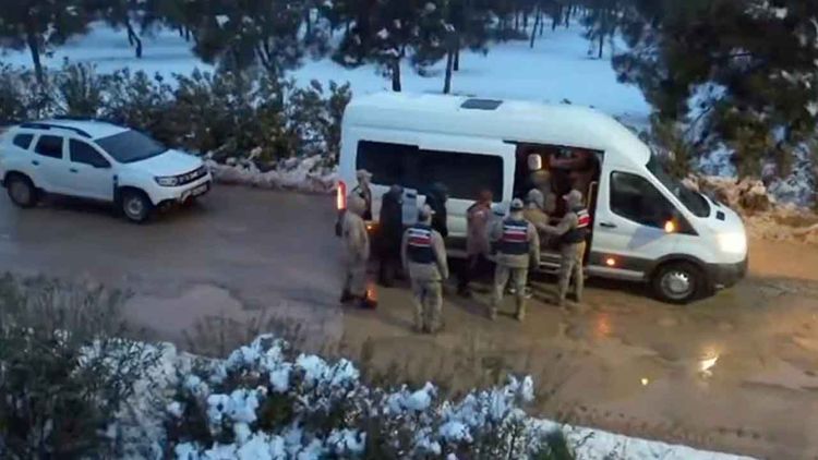 26 ilde göçmen kaçakçılığı operasyonu: 59 kişiye tutuklama