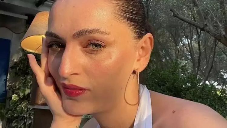 Öğrenci kızların fuhuş yapması normal diyen senarist Merve Göntem'e yurt dışı yasağı