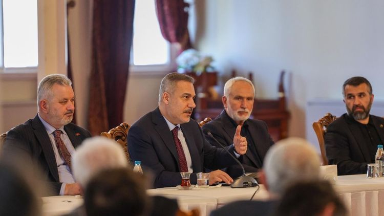 Dışişleri Bakanı Fidan, Filistin'e yardım götüren STK temsilcileriyle görüştü