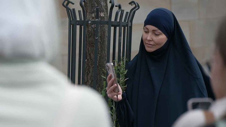 Eski kick boks şampiyonu Hanna Hansen: Müslüman oldum alkışlandım, başörtüsü taktım hedef oldum!