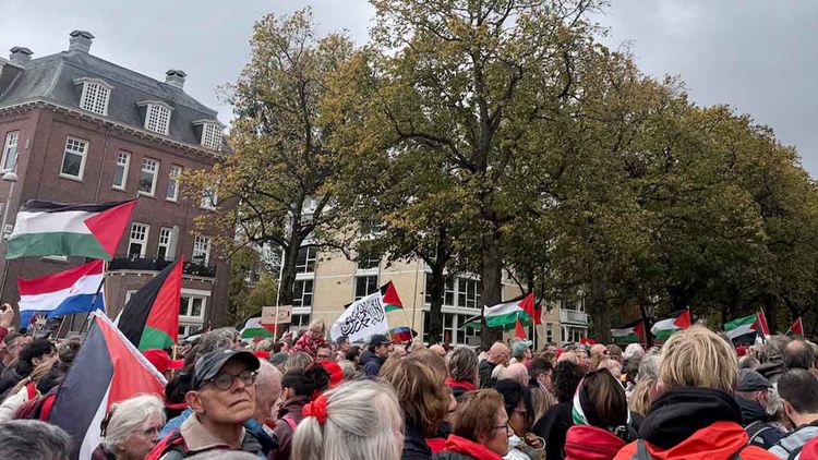 Hollanda’da 250 bin kişi hükümetin İsrail politikasını protesto etti: Ellerinizde kan var!