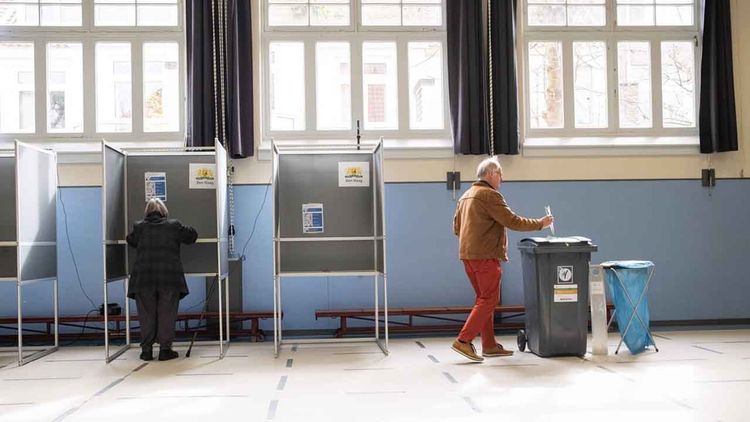 Hollanda sandık başında: 27 parti, 150 sandalye için yarışıyor