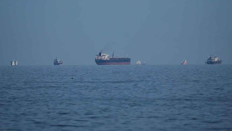 Hürmüz Boğazı’nda yaklaşık 1900 gemi bekliyor