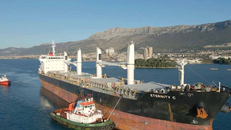 Husiler, Kızıldeniz’de Yunan işletmeli Eternity C isimli gemiyi batırdı