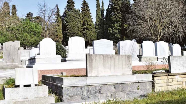 Yolsuzluk soruşturmalarıyla sallanan İBB gözünü ‘ölüler’e dikti: Mezarlıklara yüzde 200 zam!