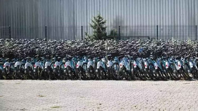 İstanbul Büyükşehir Belediyesi yüzlerce bisikleti depoda çürüttü