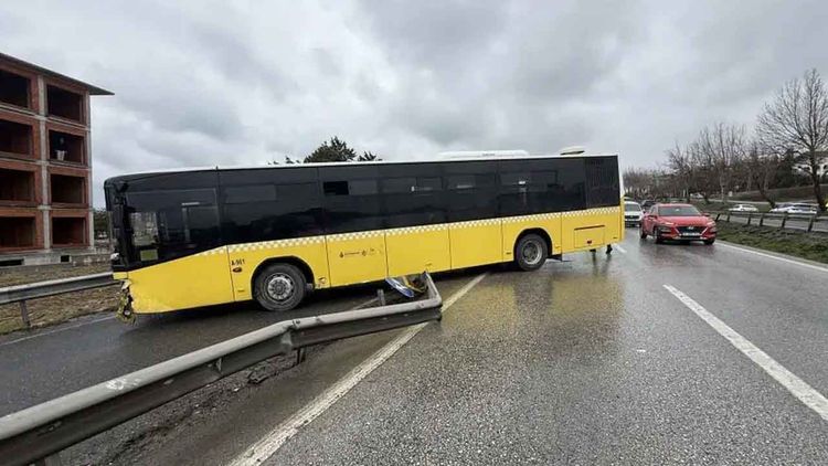 Büyükçekmece'de bir İETT otobüsü bariyere çarpıp yoldan çıktı: 5 kişi yaralı