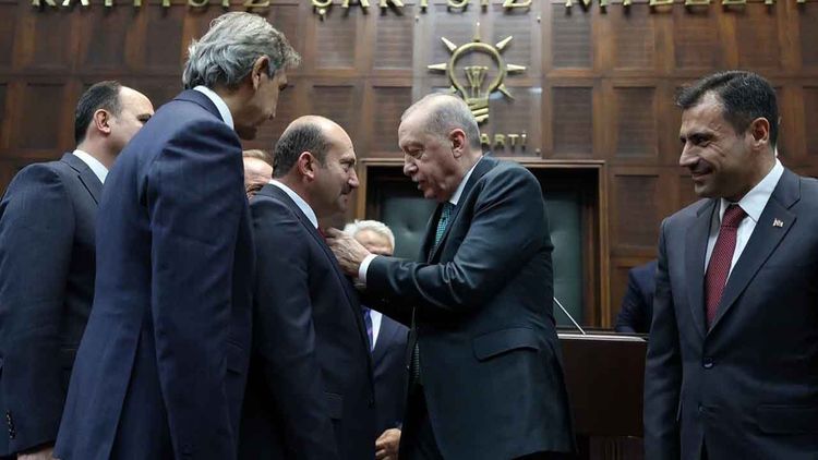 CHP ve Yeniden Refah’tan istifa eden iki belediye başkanı AK Parti’ye katıldı