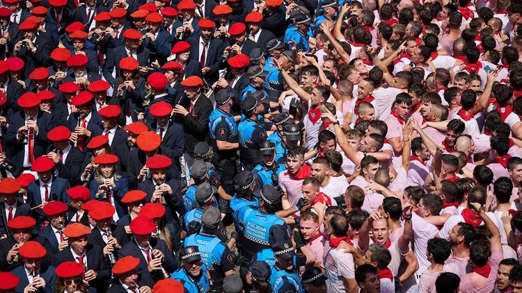 İspanya'daki San Fermin Festivali'nde 1 milyon kişi Filistin için özgürlük istedi