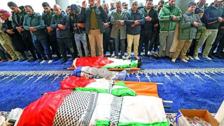 Terör devleti İsrail Batı Şeria’da araç içindeki bir aileyi katletti