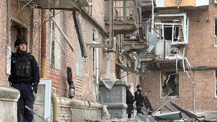 Terör devleti İsrail Gazze’yi vurdu:: İkizlere hamile anne ve 2 çocuk şehit oldu