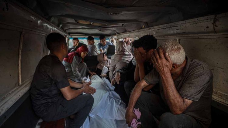 Soykırımcı İsrail'in saldırılarında 32 Filistinli şehit oldu