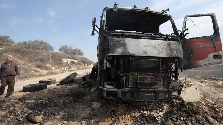 Batı Şeria’da Filistinlilere saldırı: Siyonistler Müslümanların araçlarını ateşe verildi