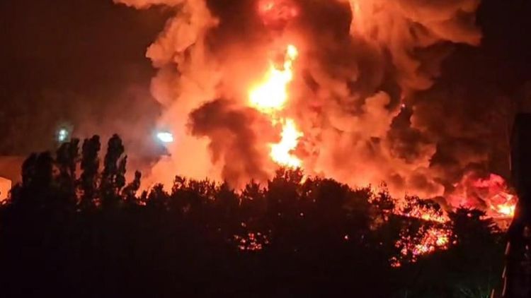 İstanbul-Çekmeköy’de fabrika yangını: Alevler 2 saatte kontrol altına alındı