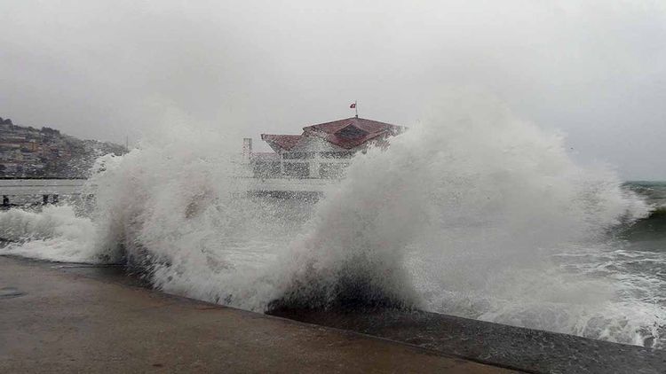 AKOM’dan İstanbul’a kuvvetli fırtına uyarısı