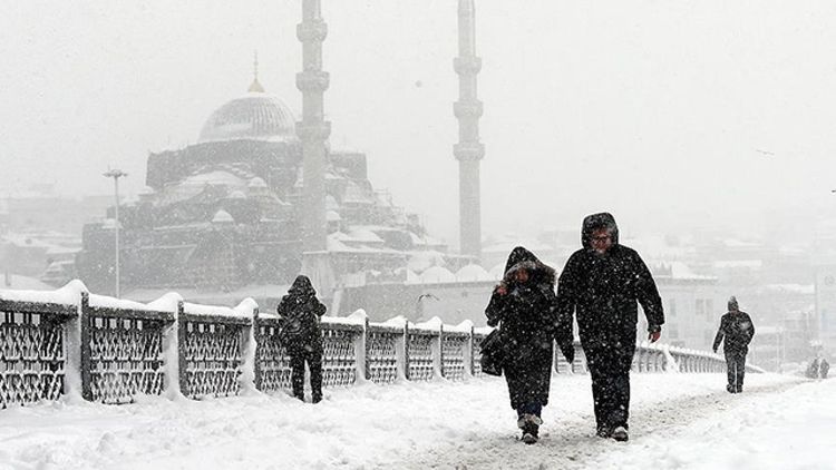 İstanbul’da kar alarmı: Pazar gecesi kar, yarın fırtına bekleniyor