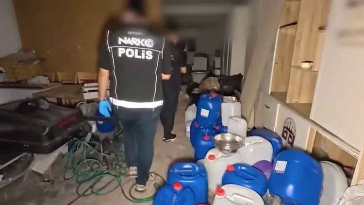 İstanbul'da uyuşturucu operasyonu: 11,5 ton üretime yetecek ham madde ele geçirildi