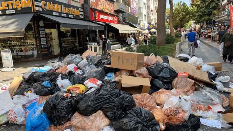 CHP’nin yönetemediği İzmir Buca’da maaş krizi: Çöpler birikti, vatandaş isyan etti