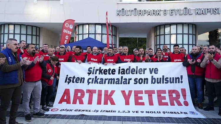CHP’li İzmir Büyükşehir Belediyesi’ne bağlı iştiraklerde işbaşı yaptırılmayan işçiler eylem yaptı