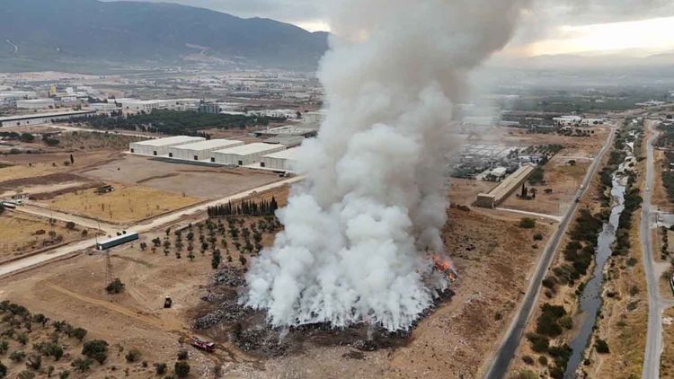 İzmir’de çöp aktarma noktasında yangın