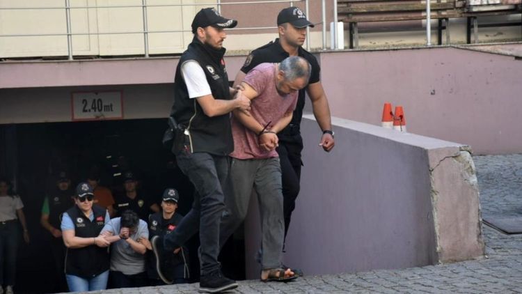 İzmir'de iki polisi şehit eden saldırgan ve babası dahil 7 kişi tutuklandı